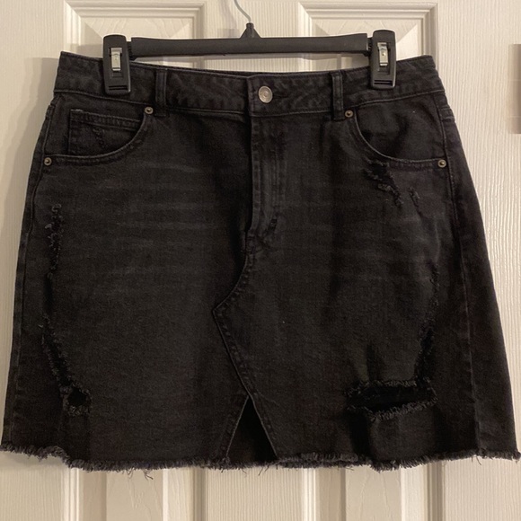 wild fable Dresses & Skirts - Wild Fable Distressed black jean mini skirt. Size 12